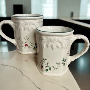 Pfaltzgraff, Set of 2 Winterberry Pattern, Sculpted Mugs, 16 oz, Stoneware